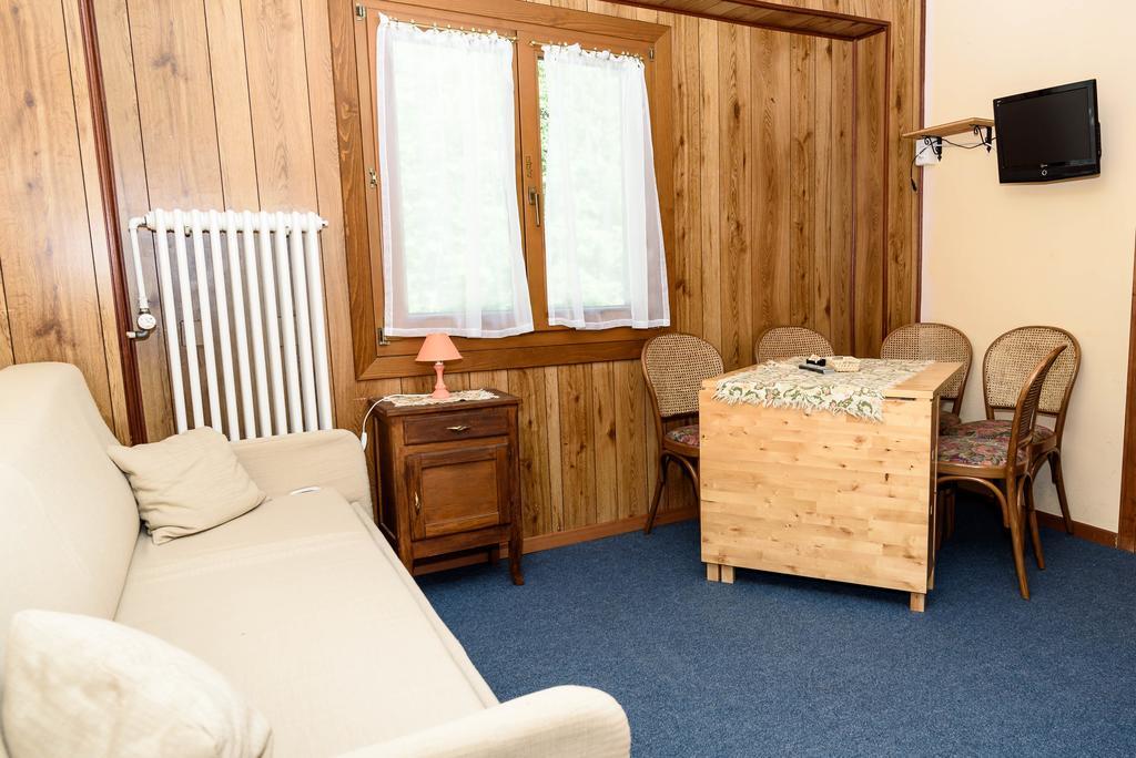 שמפולוק Hotel Genzianella מראה חיצוני תמונה