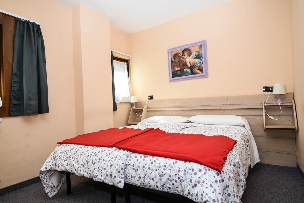 שמפולוק Hotel Genzianella מראה חיצוני תמונה