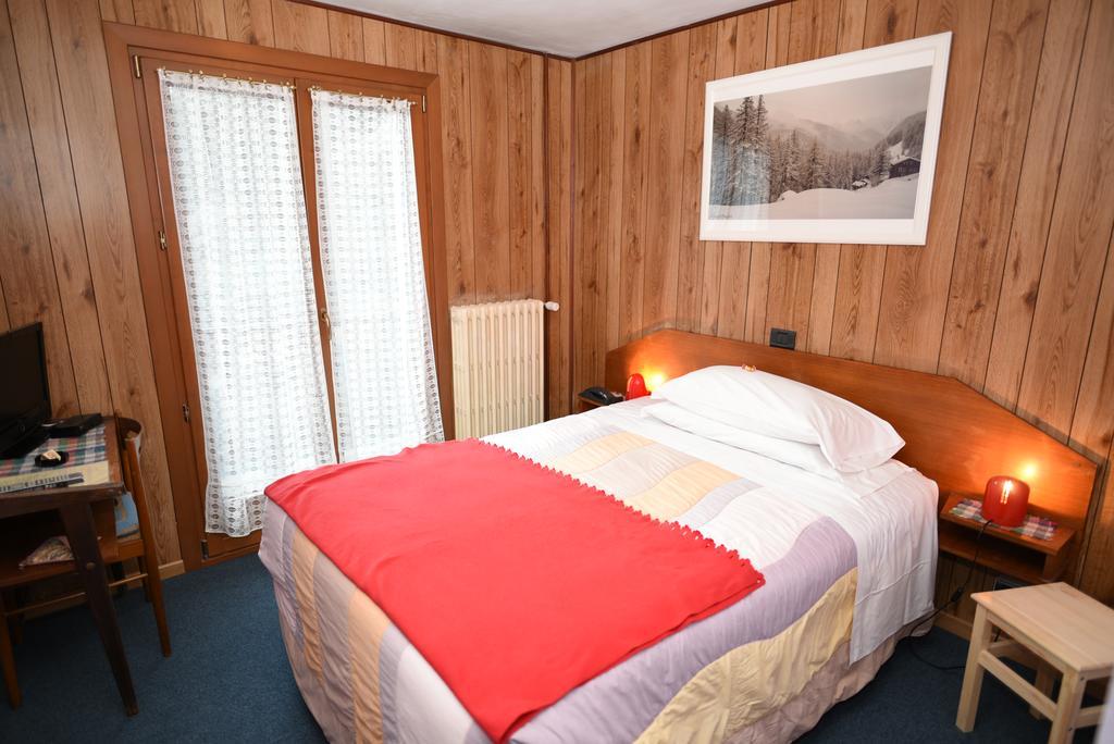 שמפולוק Hotel Genzianella מראה חיצוני תמונה