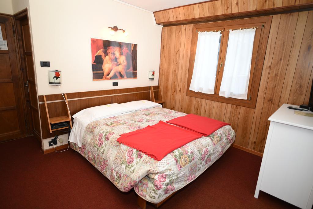 שמפולוק Hotel Genzianella מראה חיצוני תמונה